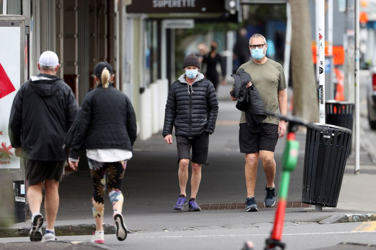 New Zealand announces free masks, tests as health system struggles with COVID