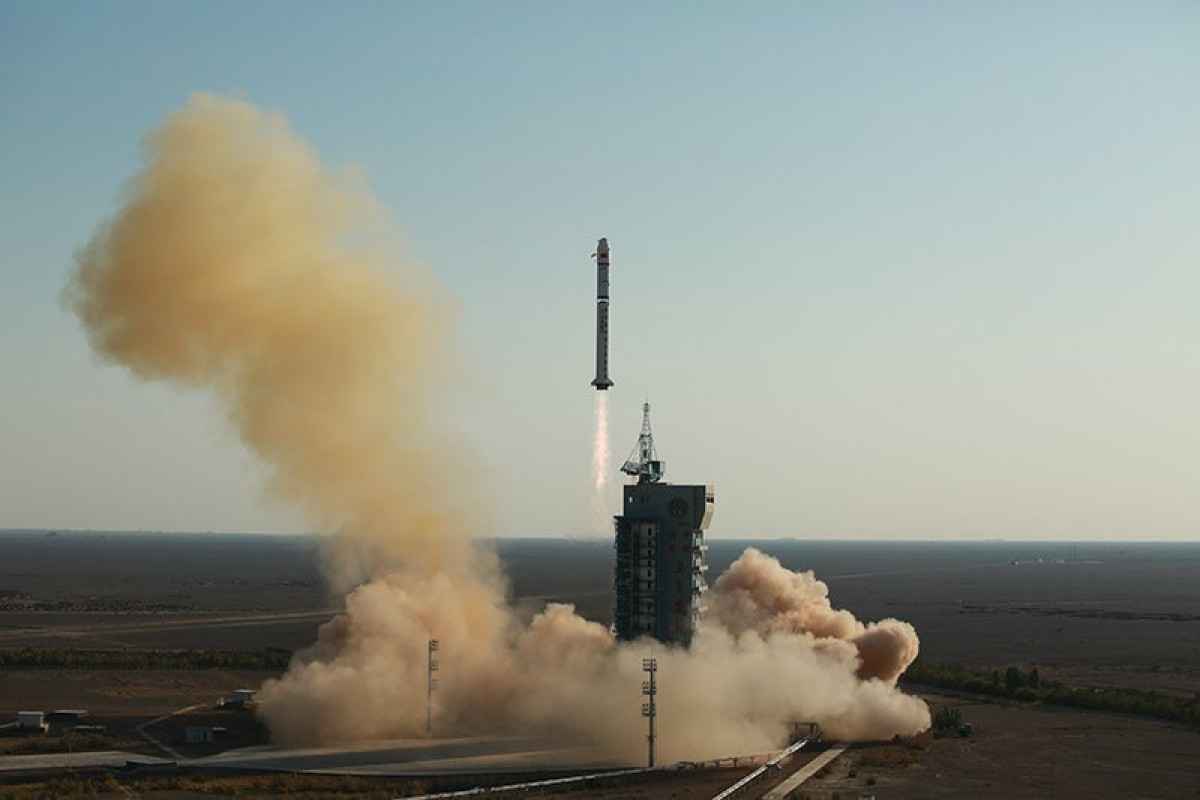 “SpaceX” orbitə 53 mini peyk qaldırıb