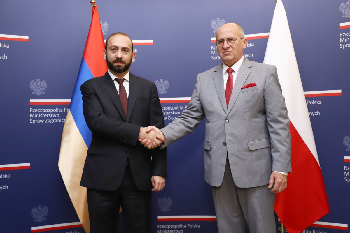 Armenian, Polish FMs meet