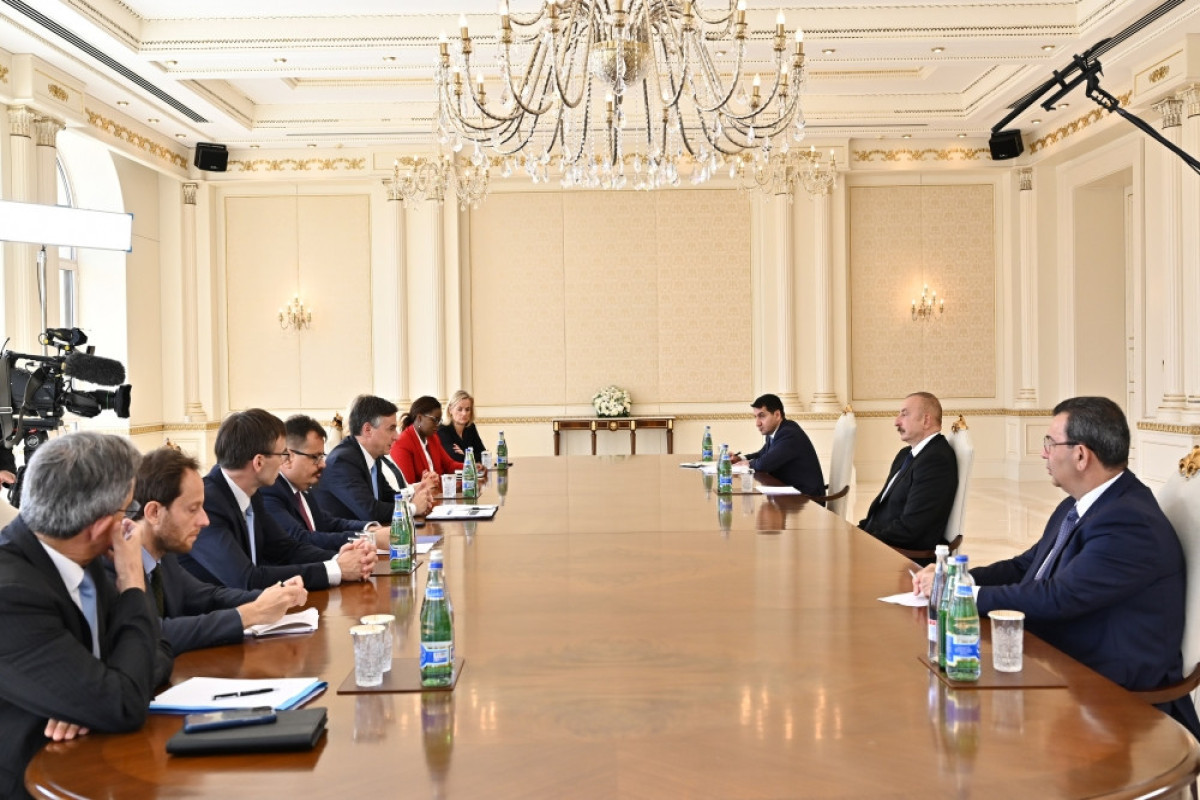 Президент Ильхам Алиев принял делегацию во главе с Дэвидом Макалистером