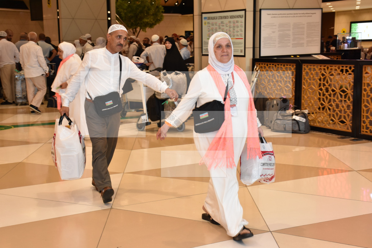 First group of Azerbaijani pilgrims returns from Hajj-UPDATED 