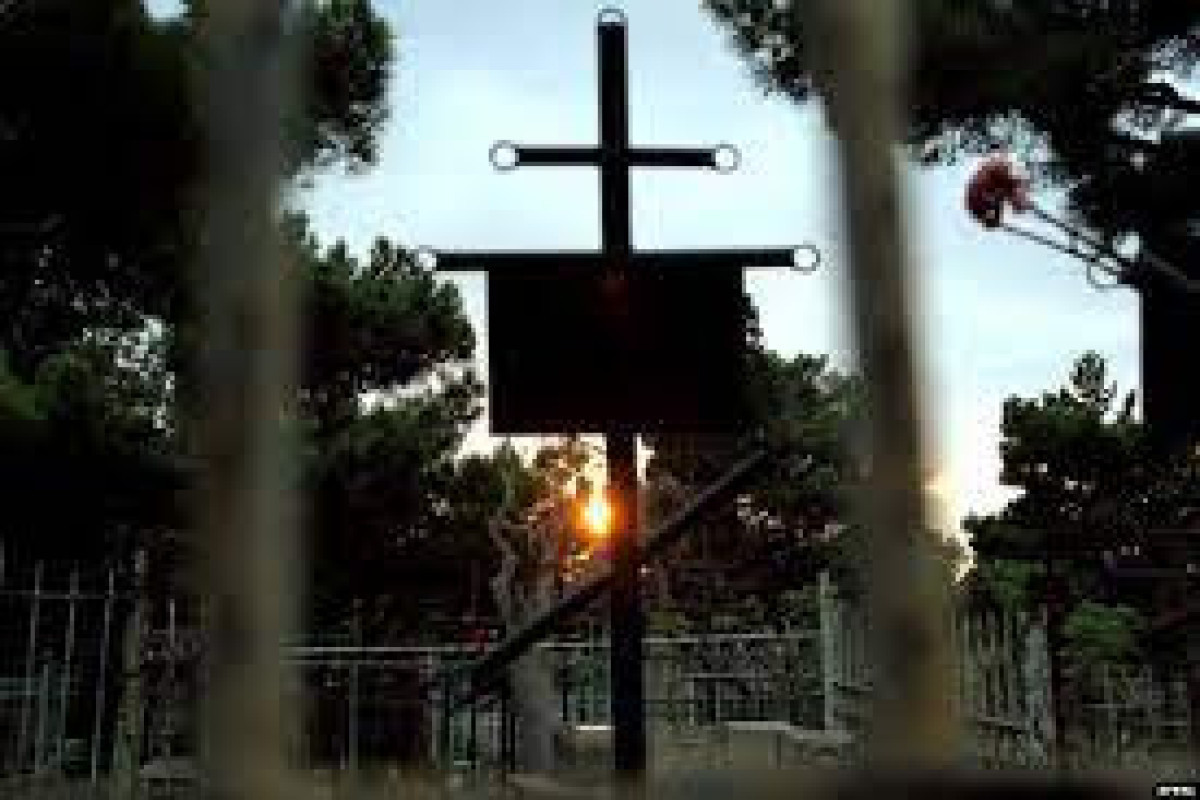 В Баку на «Христианском» кладбище обнаружено тело мужчины