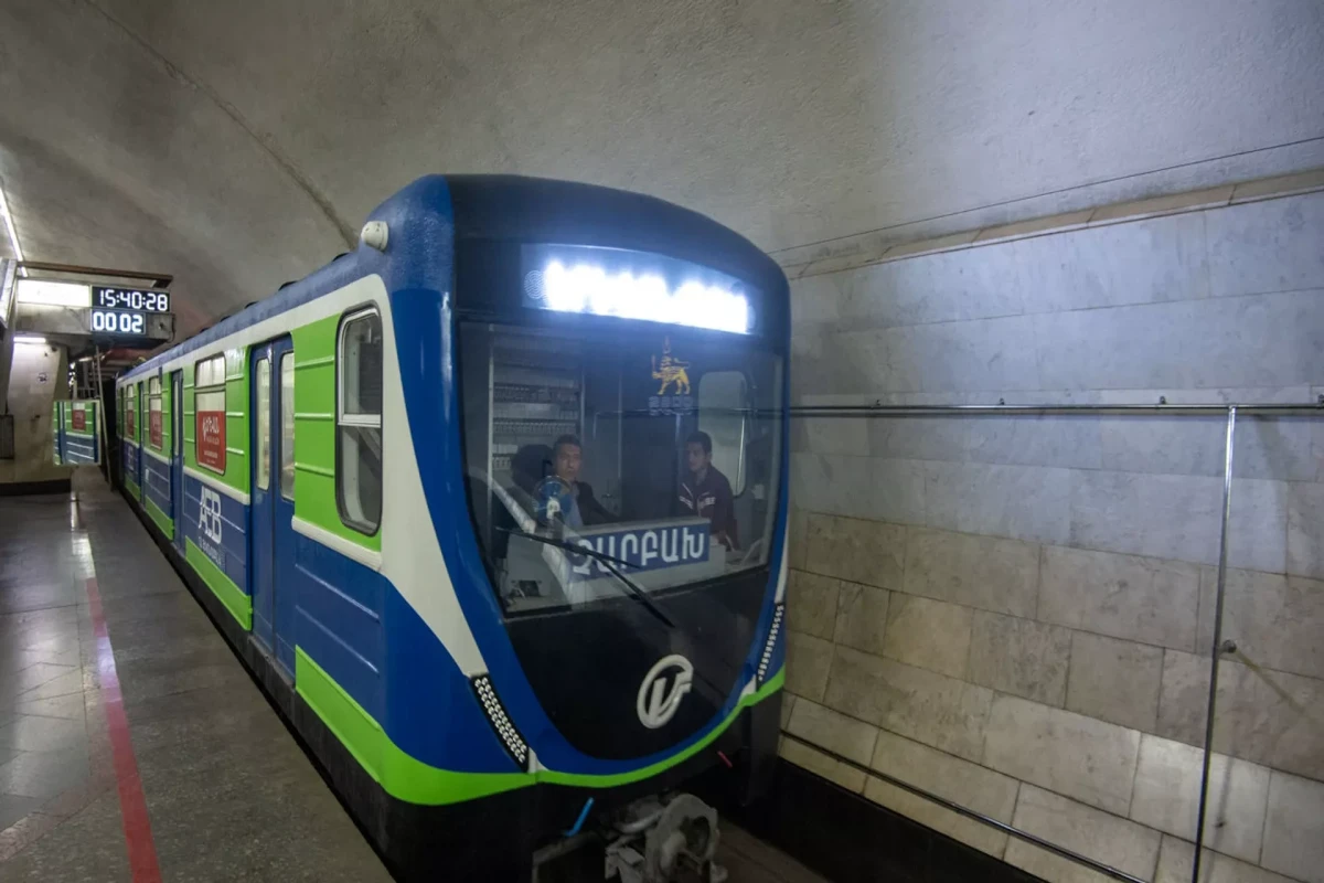 İrəvanda metro stansiyalar bomba təhlükəsi səbəbindən boşaldılır - VİDEO 
