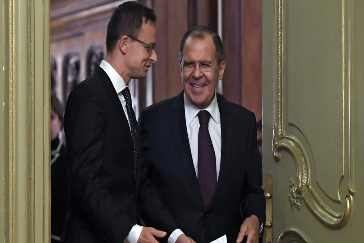 Russian and Hungarian FMs meet in Moscow