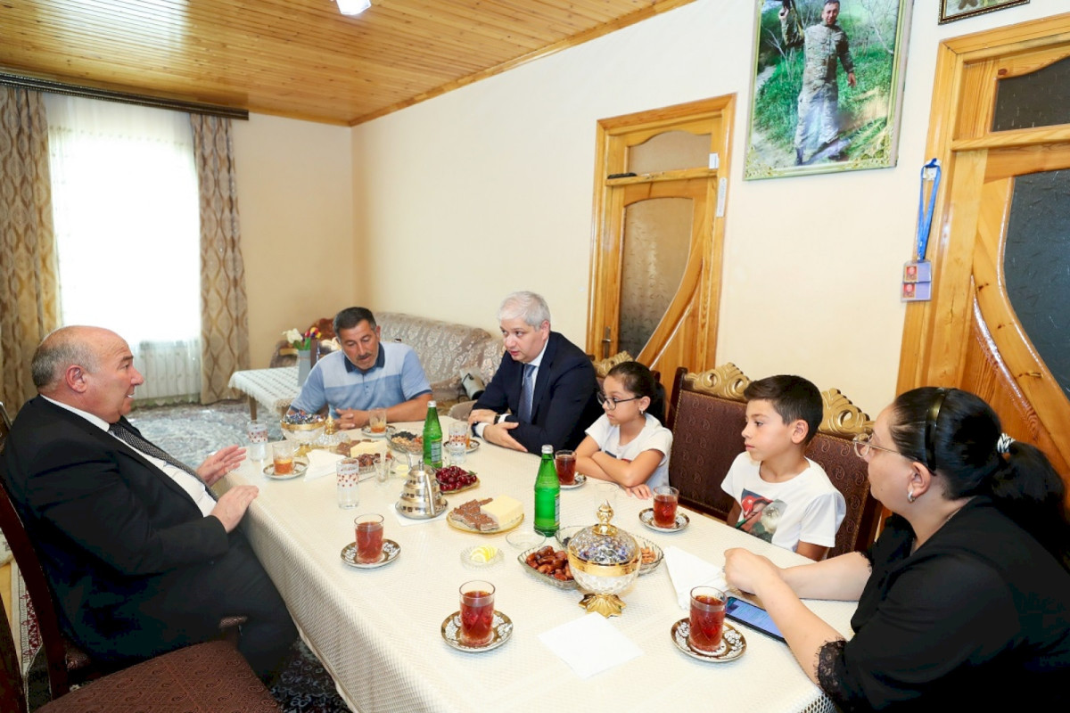Nazir müavini Vətən müharibəsi şəhidinin ailəsini ziyarət edib