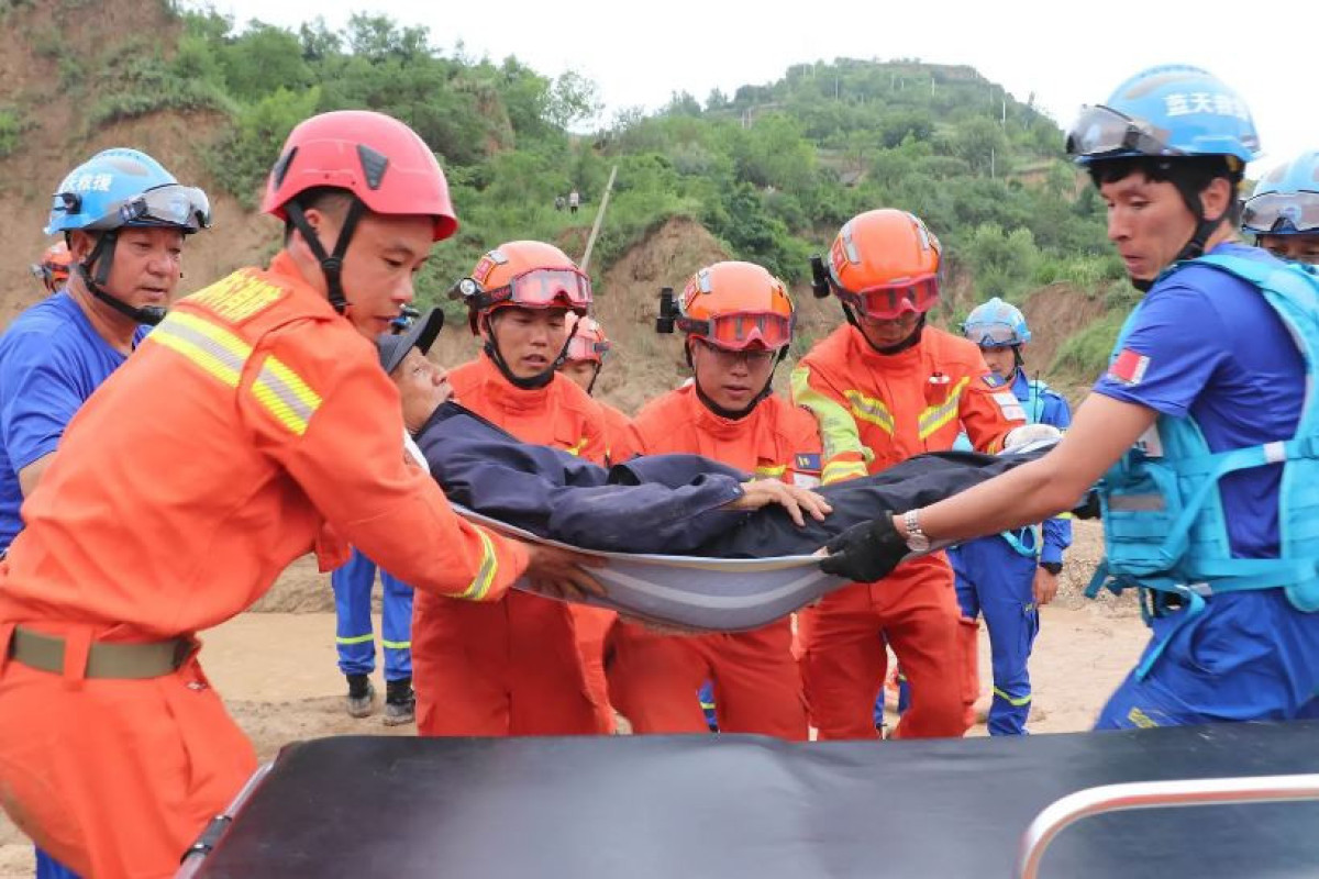 В Китае при обрушении шахты погибли 10 человек