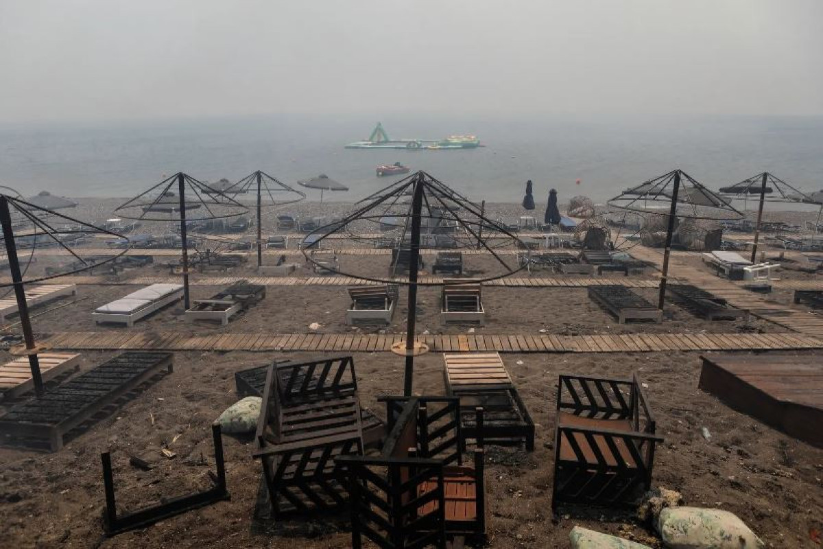 Жителей и туристов эвакуировали с греческого острова Лесбос из-за лесных пожаров