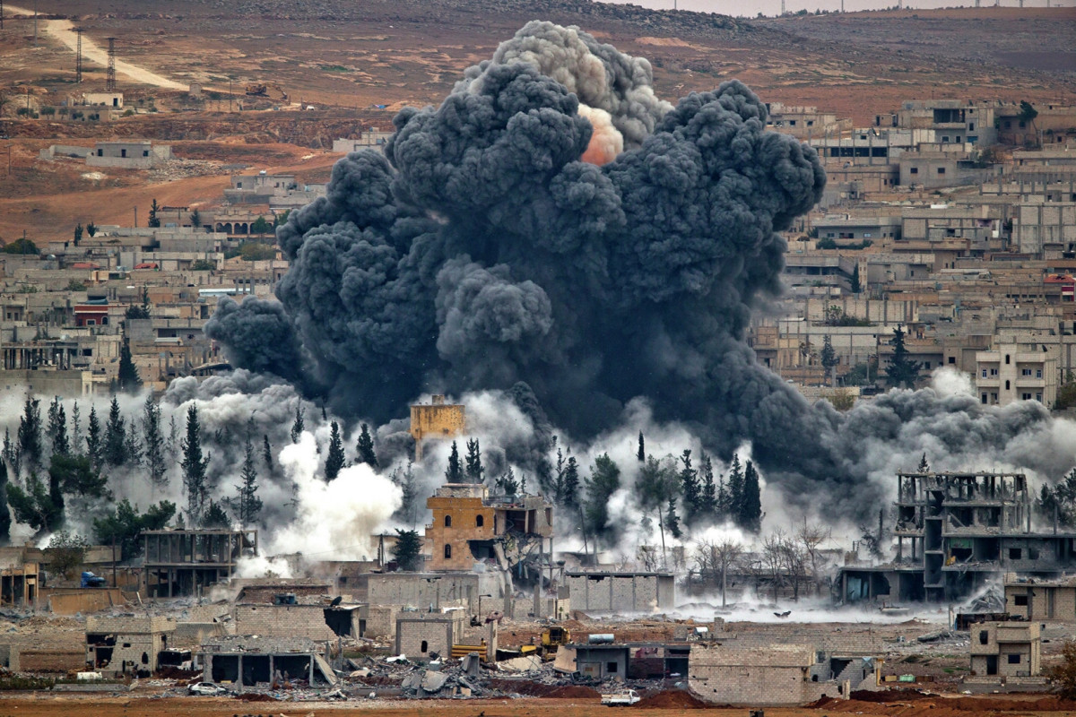Два человека погибли и 13 ранены при теракте боевиков в Сирии