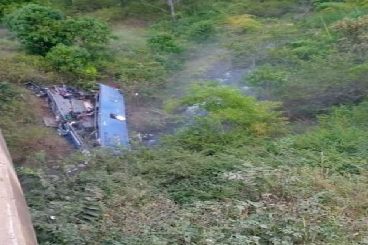 В Кении в результате падения автобуса погибли 24 человека-ФОТО 