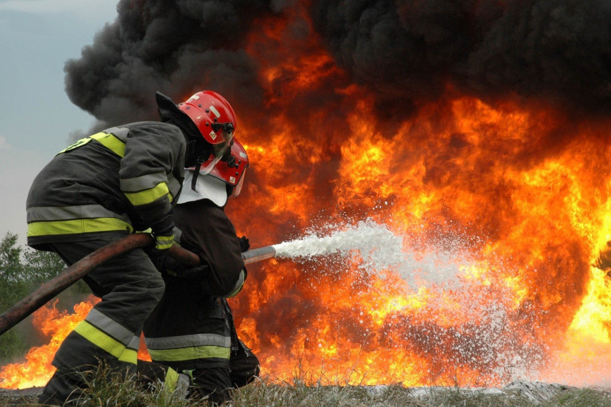 В Товузе сгорел дом: погибли два человека