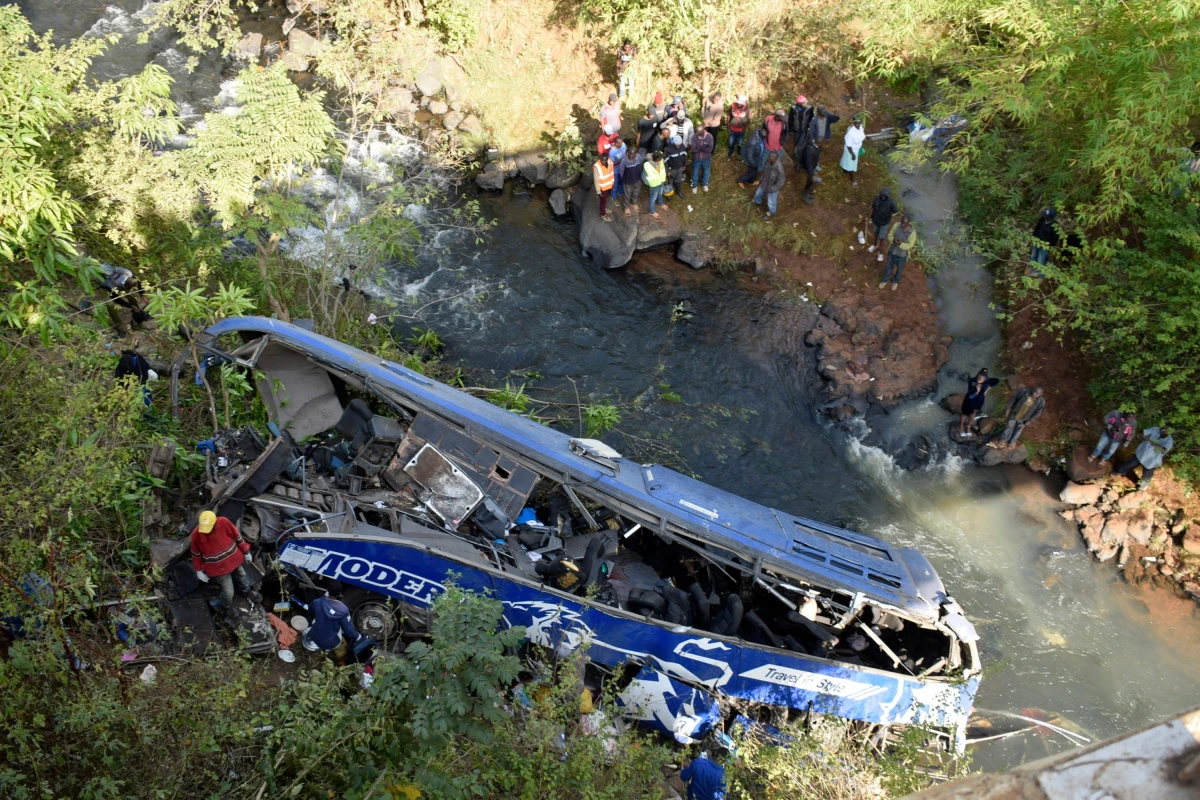 Bus plunges into Kenyan river valley, 34 people dead