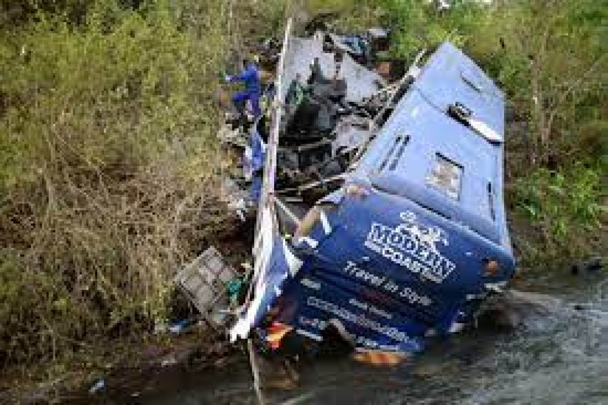 Bus plunges into Kenyan river valley, 34 people dead