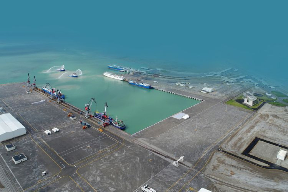 Bakı Limanında aşırılan konteynerlərin həcmi 32%-dək artıb