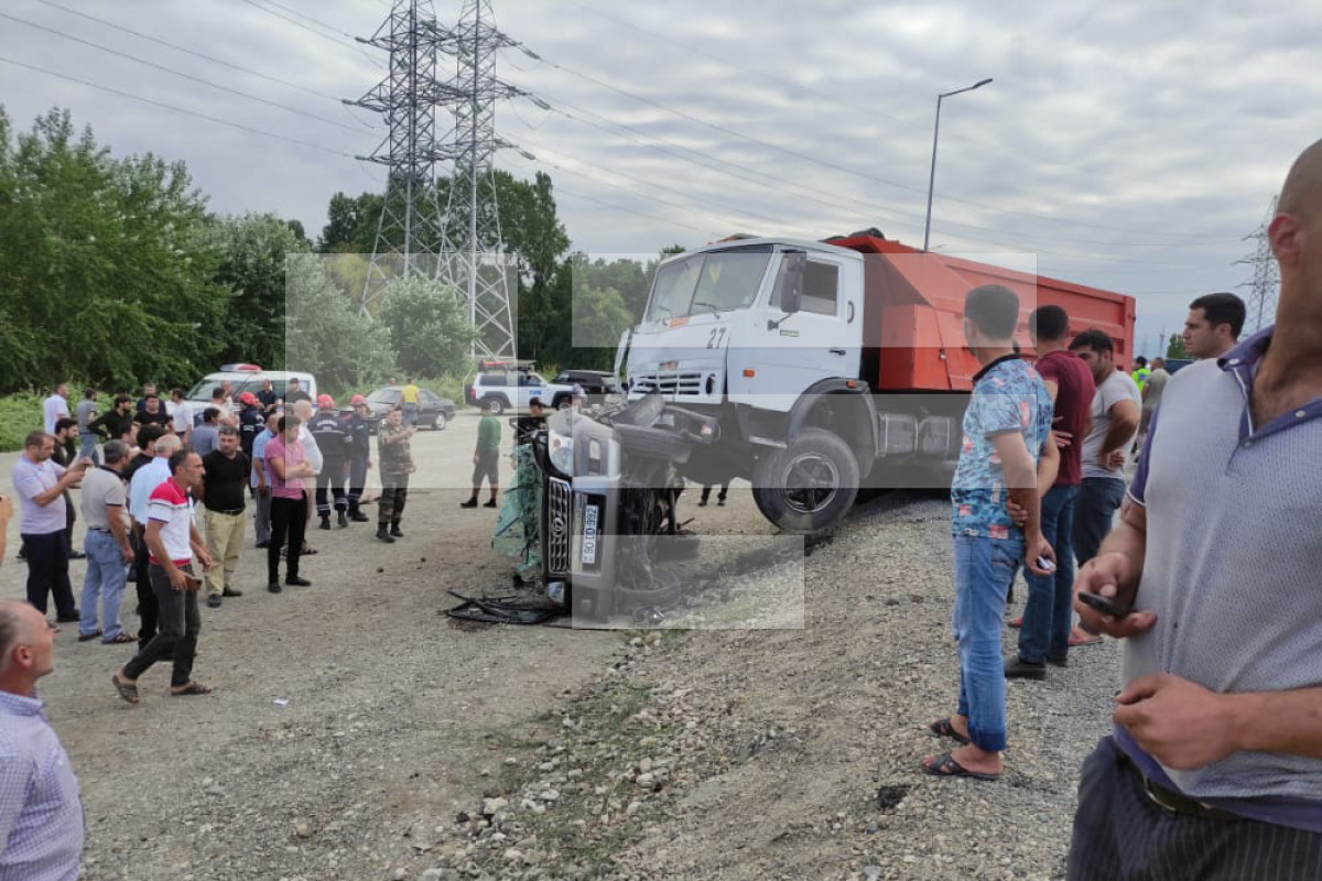 Xaçmazda yük və minik maşınlarının toqquşması nəticəsində 2 nəfər ölüb - FOTO  - YENİLƏNİB 