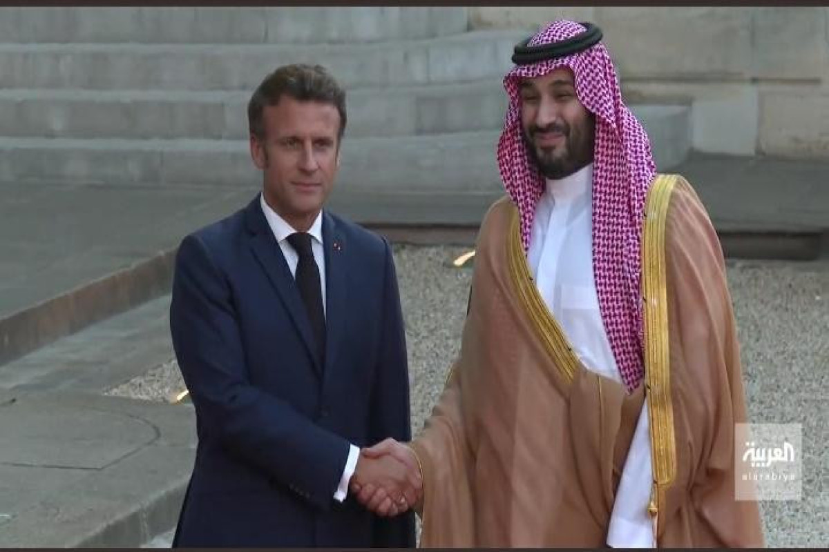 Президент Франции Эммануэль Макрон и  наследный принц Саудовской Аравии Мухаммед бин Салман