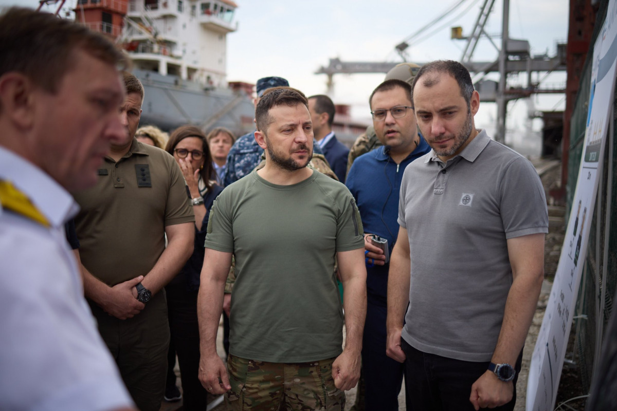 Zelenski taxıl daşınmasına nəzarət üçün Odessa limanına gəlib
