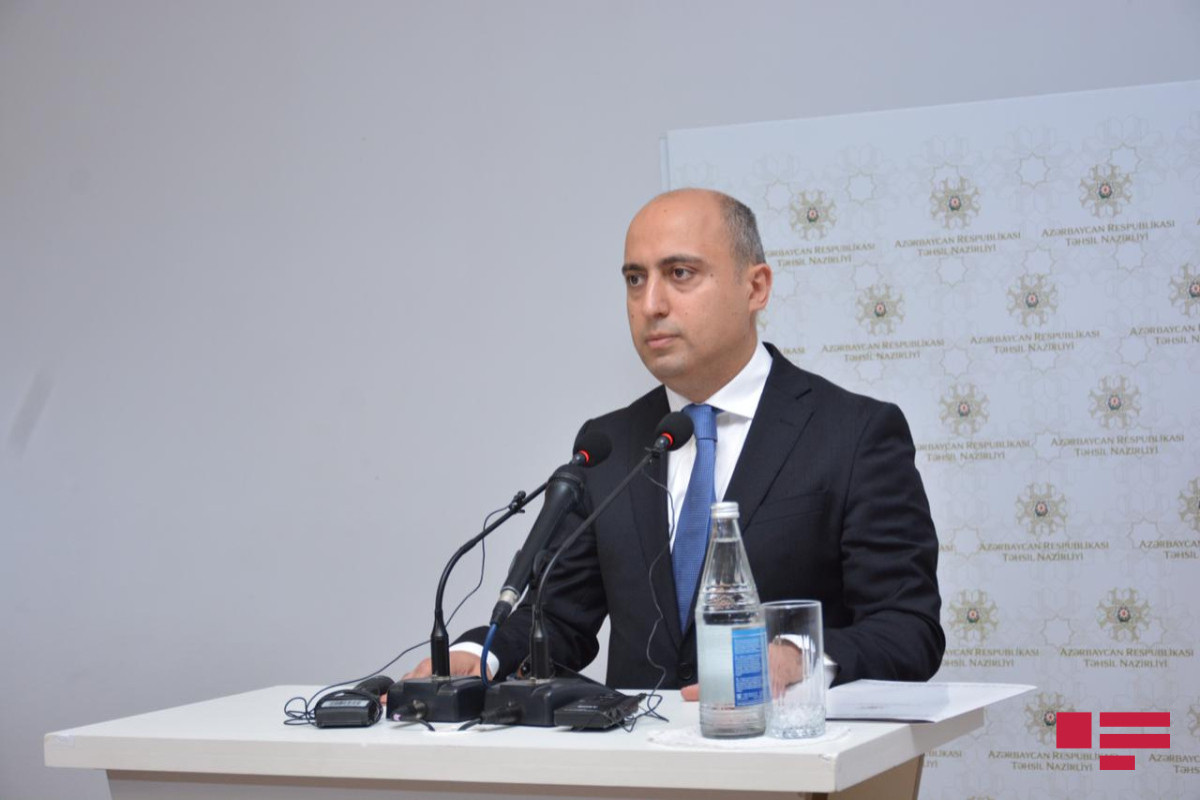 Elm və təhsil naziri bir-birini təkrarlayan institutların birləşdirilməsini istisna etmir