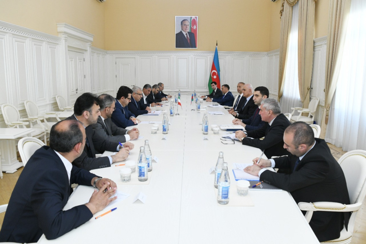 Azerbaijan’s Deputy PM meets with Iranian oil minister