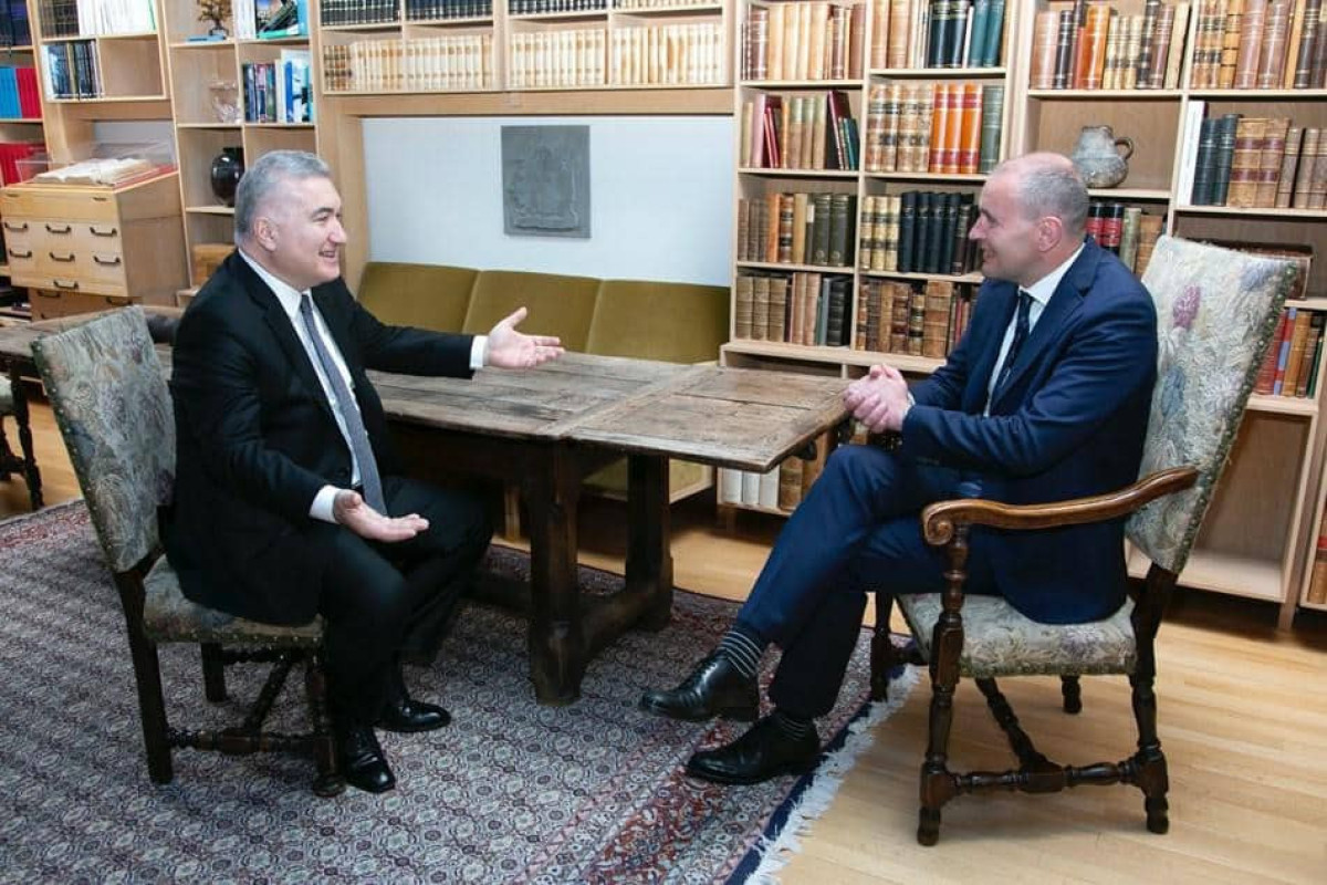 Посол Азербайджана вручил верительные грамоты президенту Исландии
