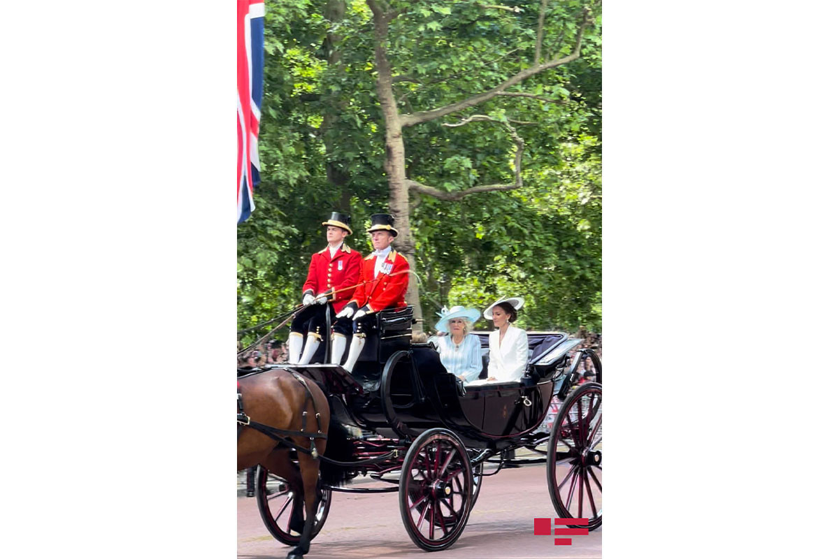 Britaniyada Kraliça Elizabetin taxta çıxmasının 70 illiyi qeyd olunub - FOTO 