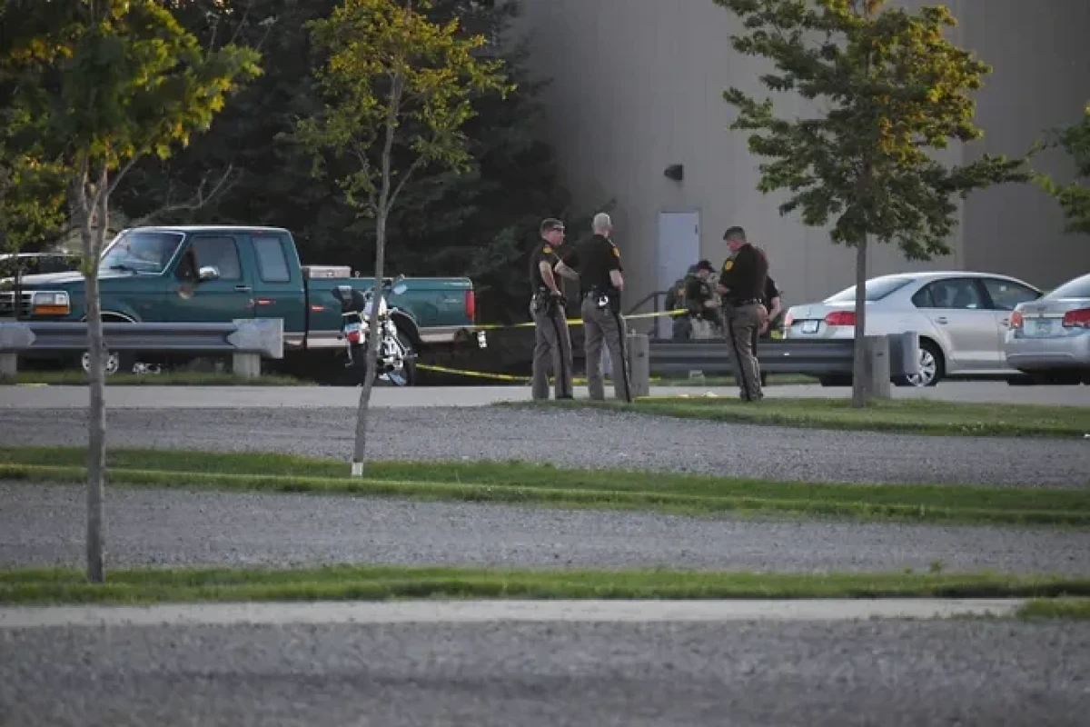 2 people and shooter die in shooting Iowa church, U.S