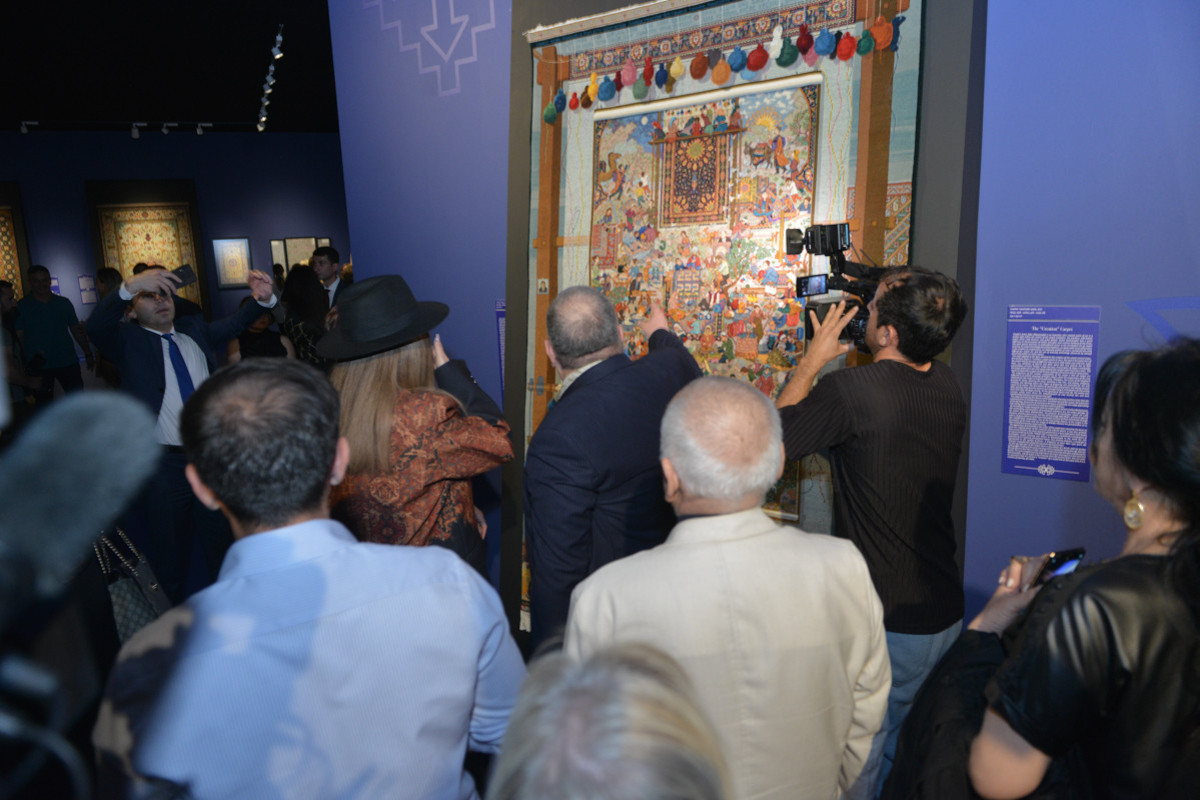 Представлены новая коллекция ковров и книга под названием «Азербайджанский ковер-танец петель»-ФОТО 