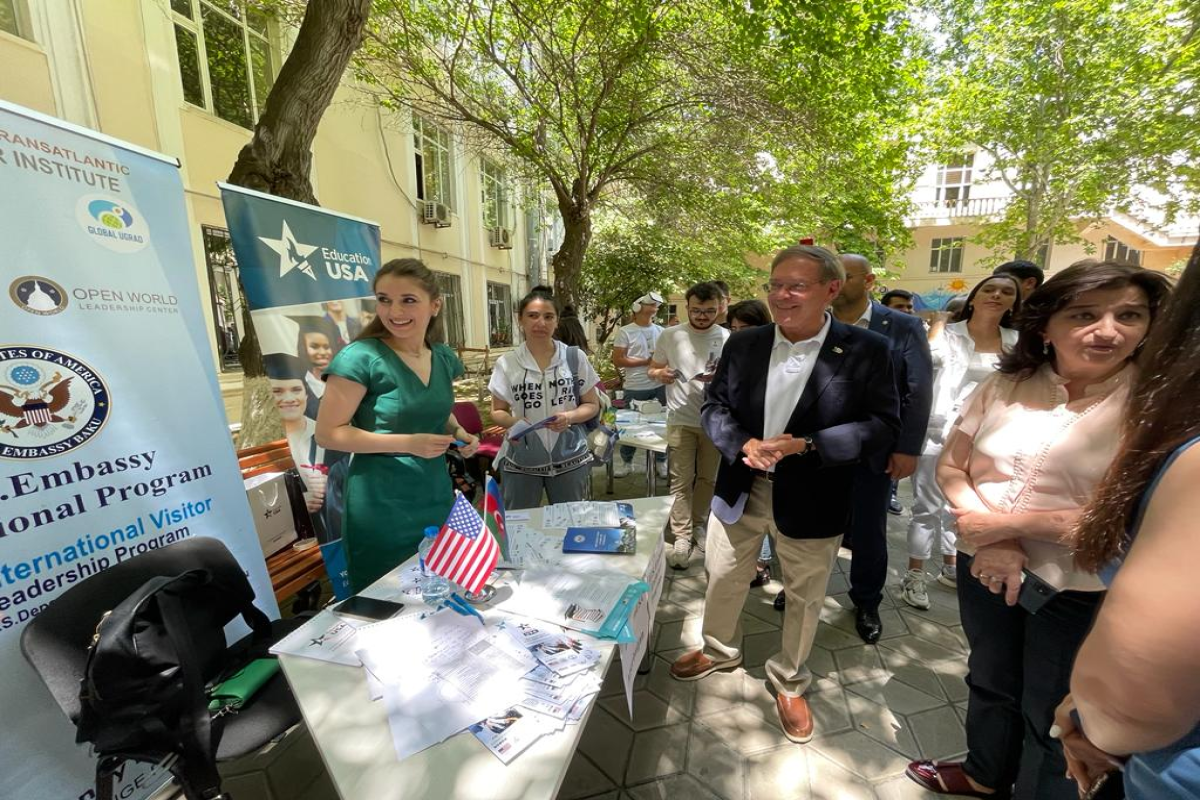 U.S. Embassy joined EducationUSA Alumni Fair to promote study in the United States  -PHOTO 