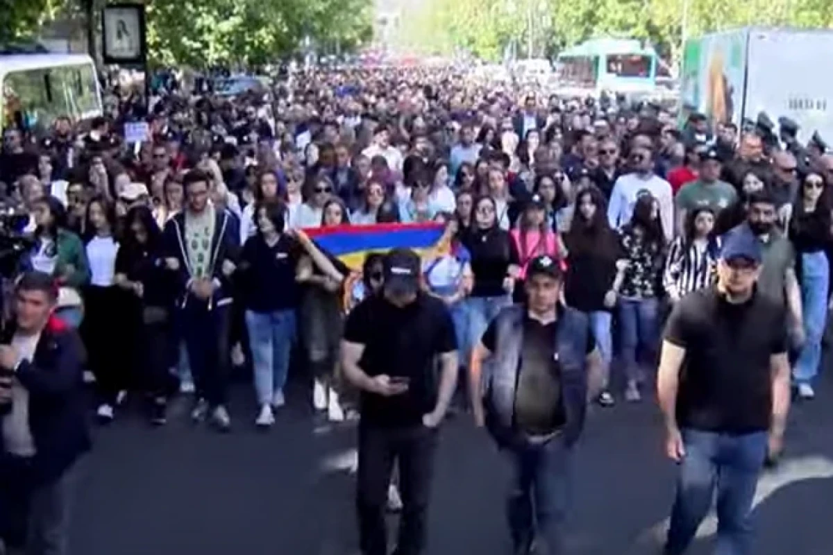 Армянская оппозиция вновь проводит шествие в центре Еревана