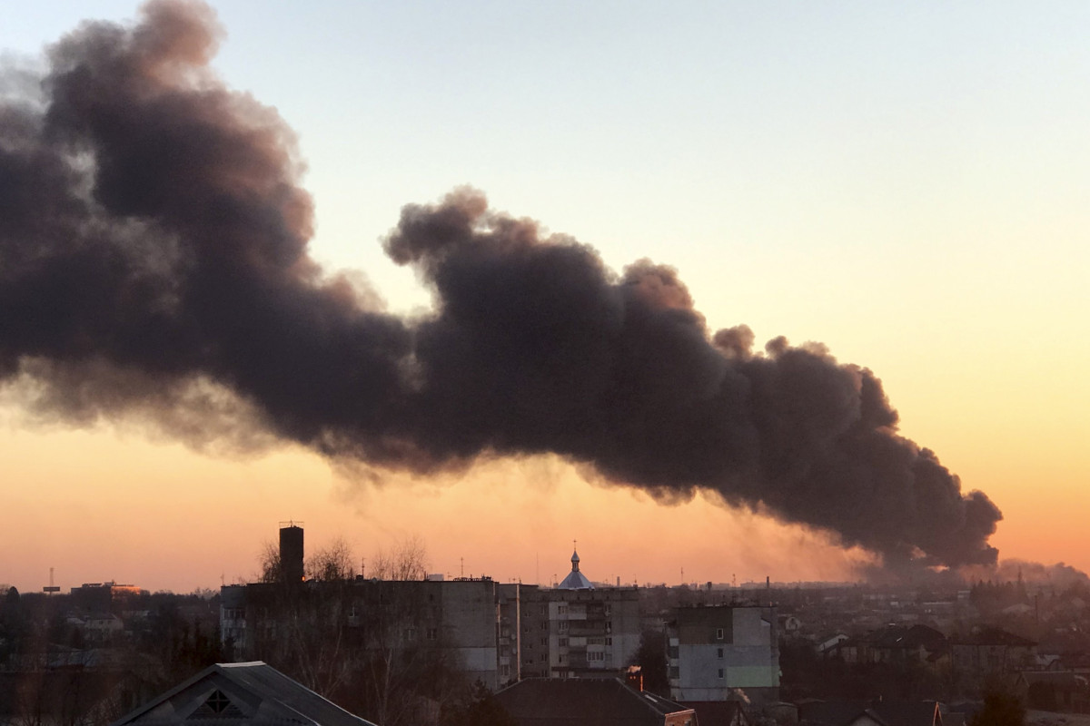 Several explosions shake Ukraine