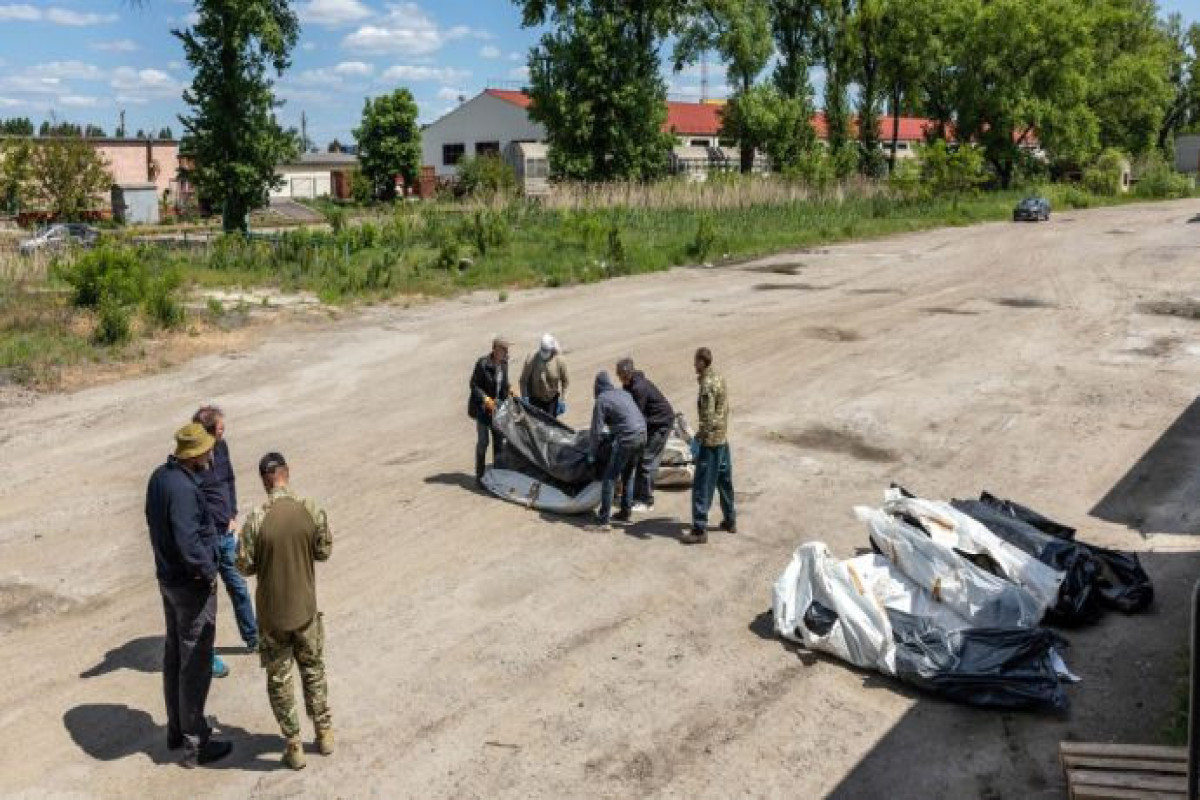 Ukraine and Russia hand over bodies of dead soldiers in frontline exchange