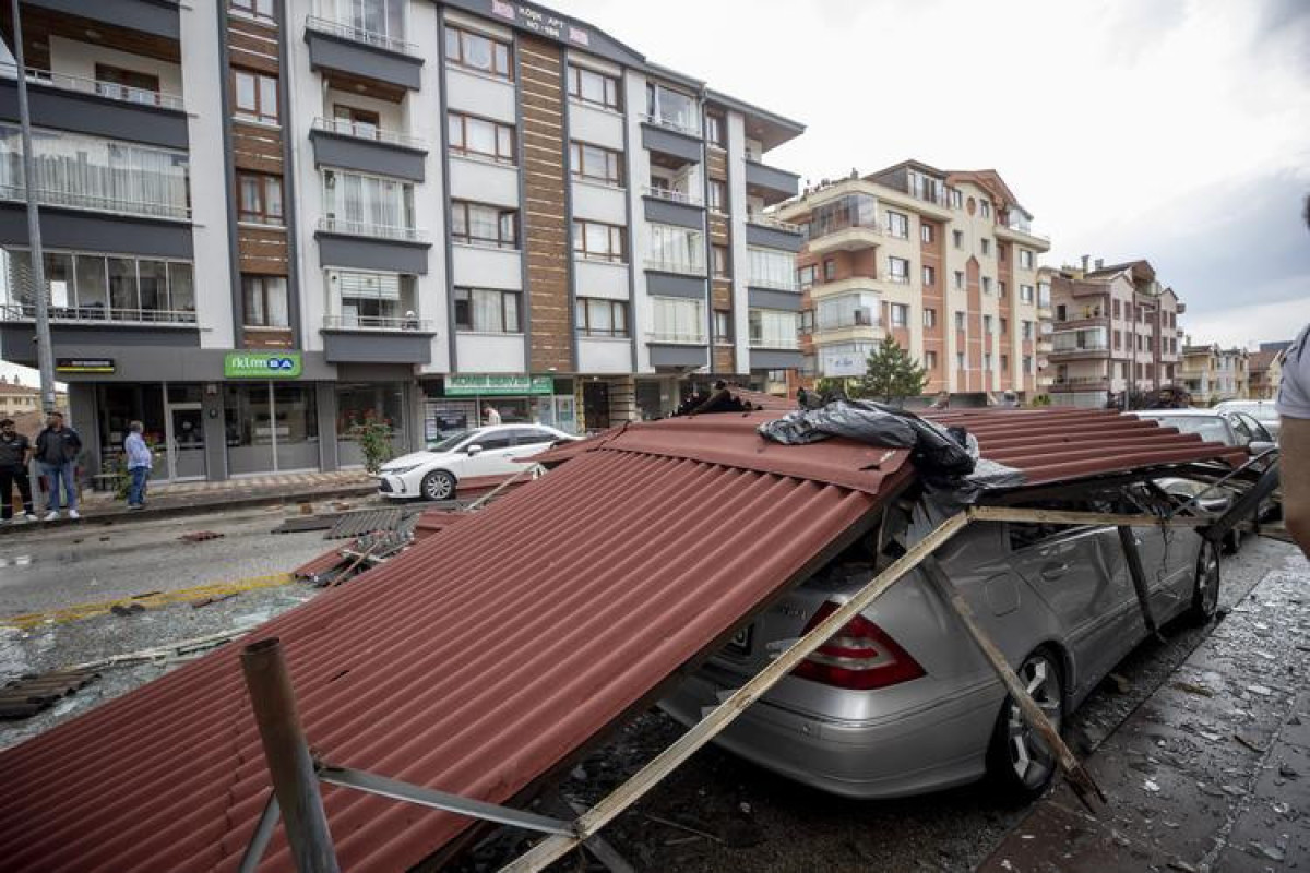 На Анкару обрушился ураган: погиб один человек