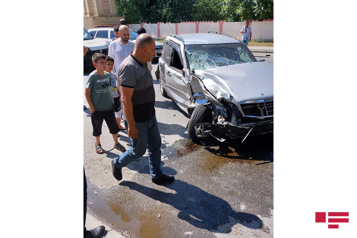 В Гейчае столкнулись два автомобиля, есть пострадавшие