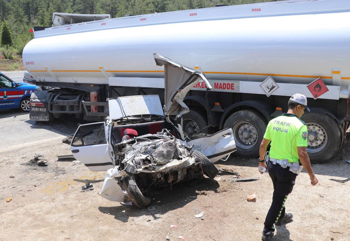 В Турции бензовоз столкнулся с легковым автомобилем, погибли три человека