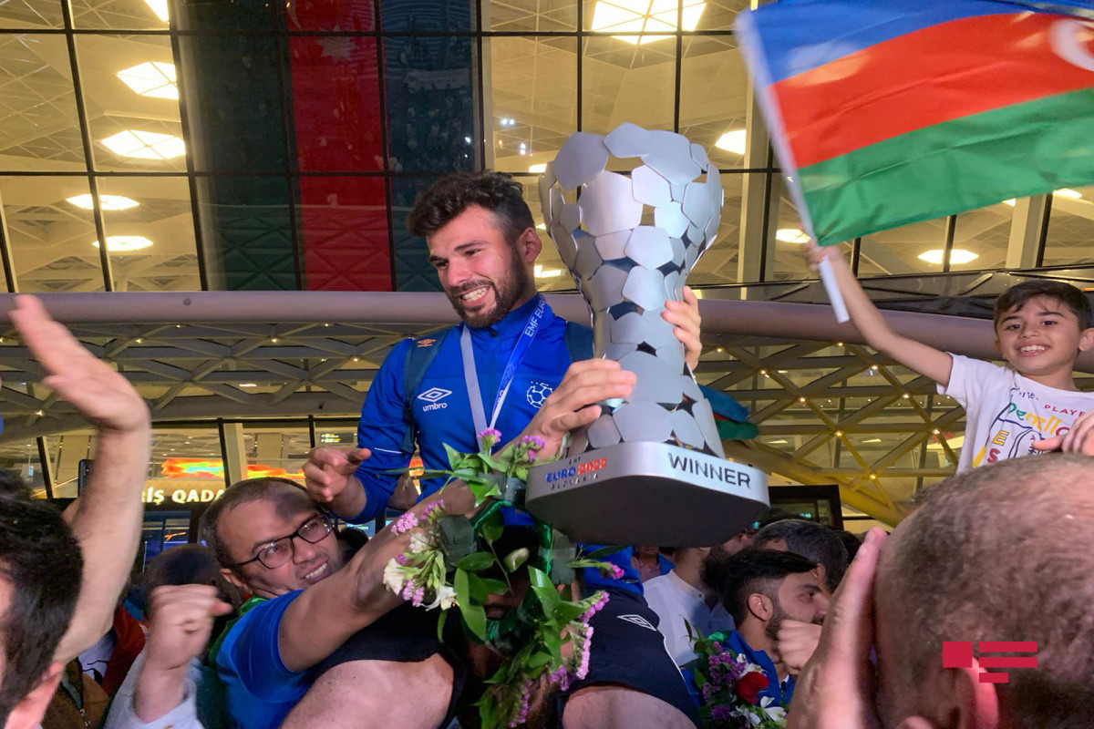 Minifutbol üzrə Avropa çempionu olan Azərbaycan millisi böyük coşqu ilə qarşılanıb  - FOTO   - VİDEO 