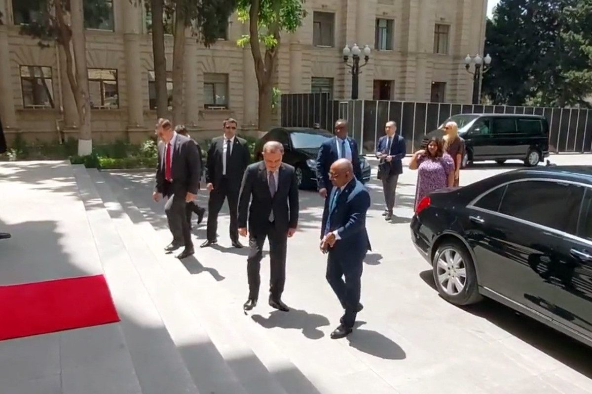 Azerbaijani FM meets with UN GA President
