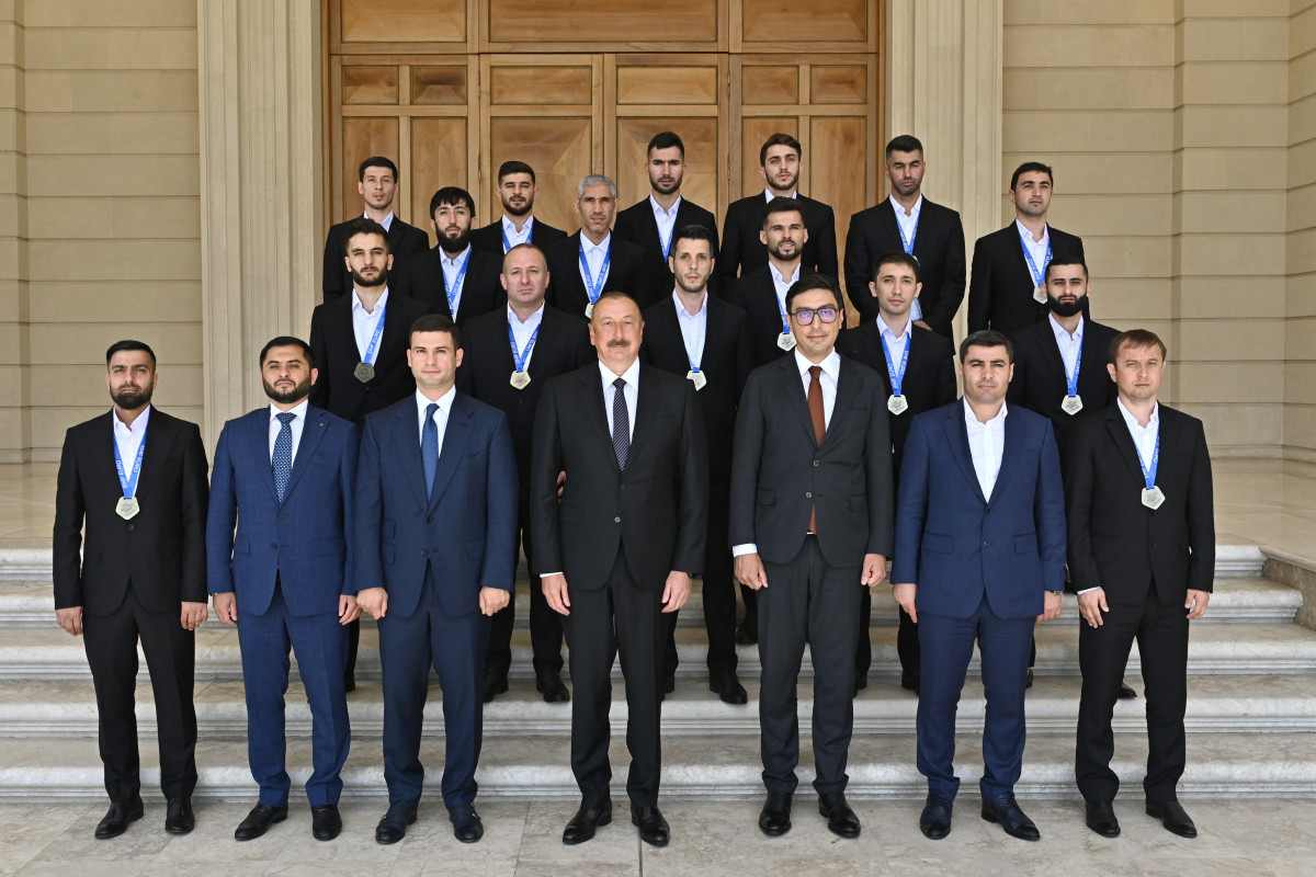Prezident İlham Əliyev minifutbol üzrə milli komandanın üzvlərini qəbul edib
