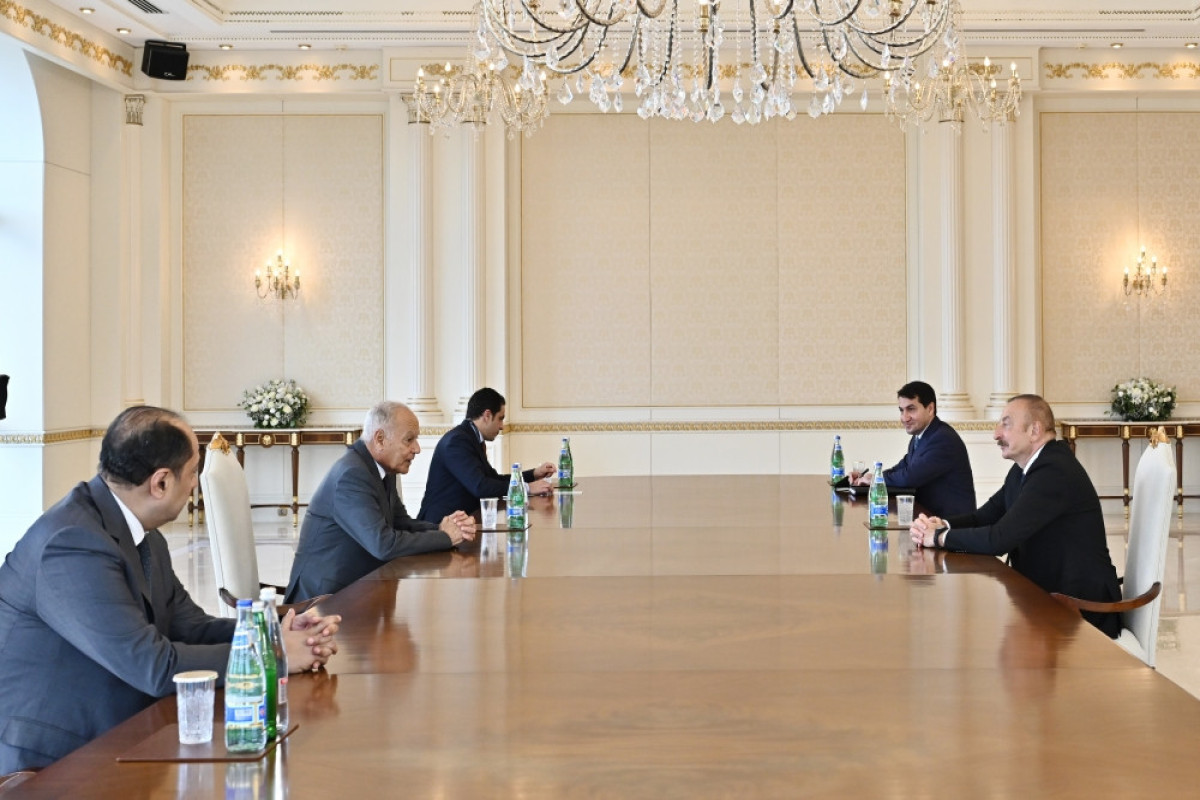 President Ilham Aliyev received Secretary General of Arab League