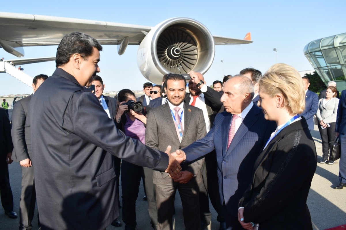 Завершился визит Мадуро в Азербайджан