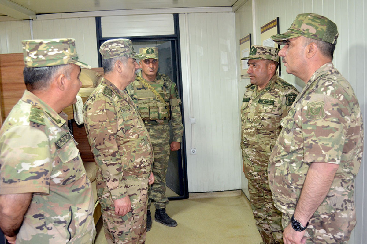 Министр обороны побывал на боевых позициях, дислоцированных на государственной границе
