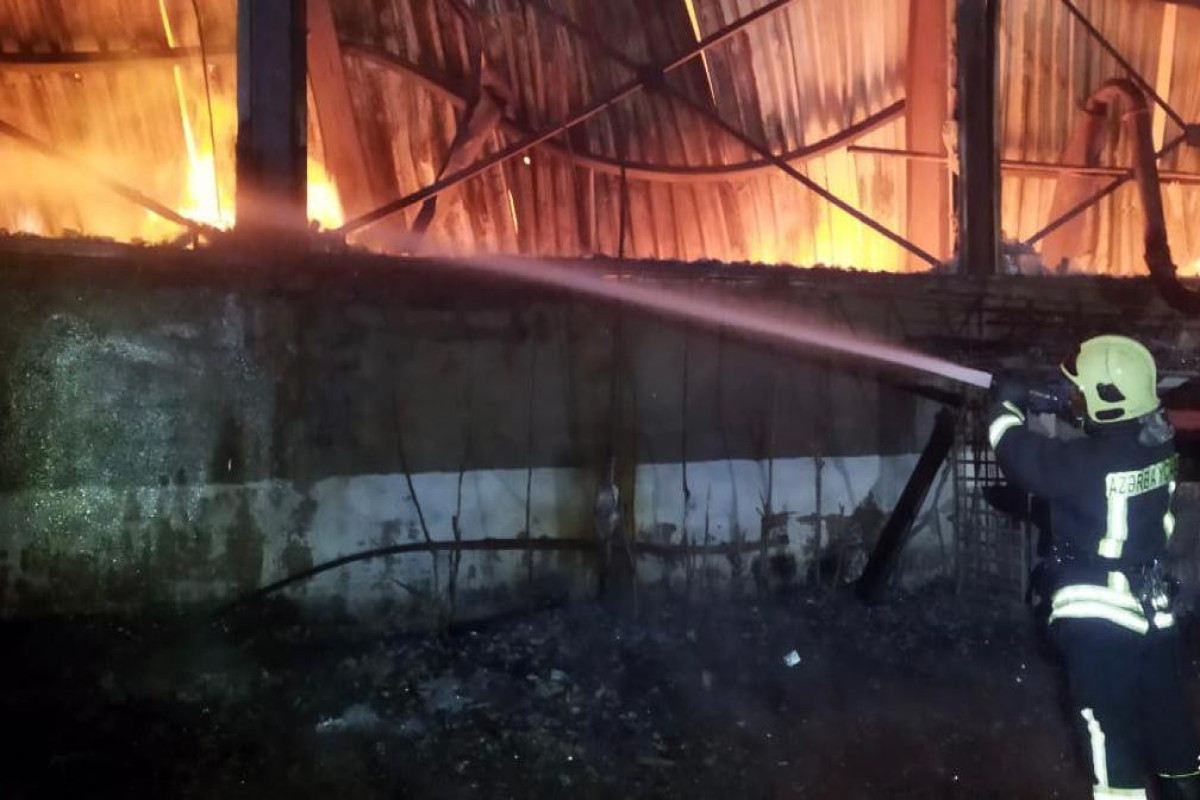 Bakıda avtomobil təmiri sexində baş verən yanğın söndürülüb  - YENİLƏNİB 
