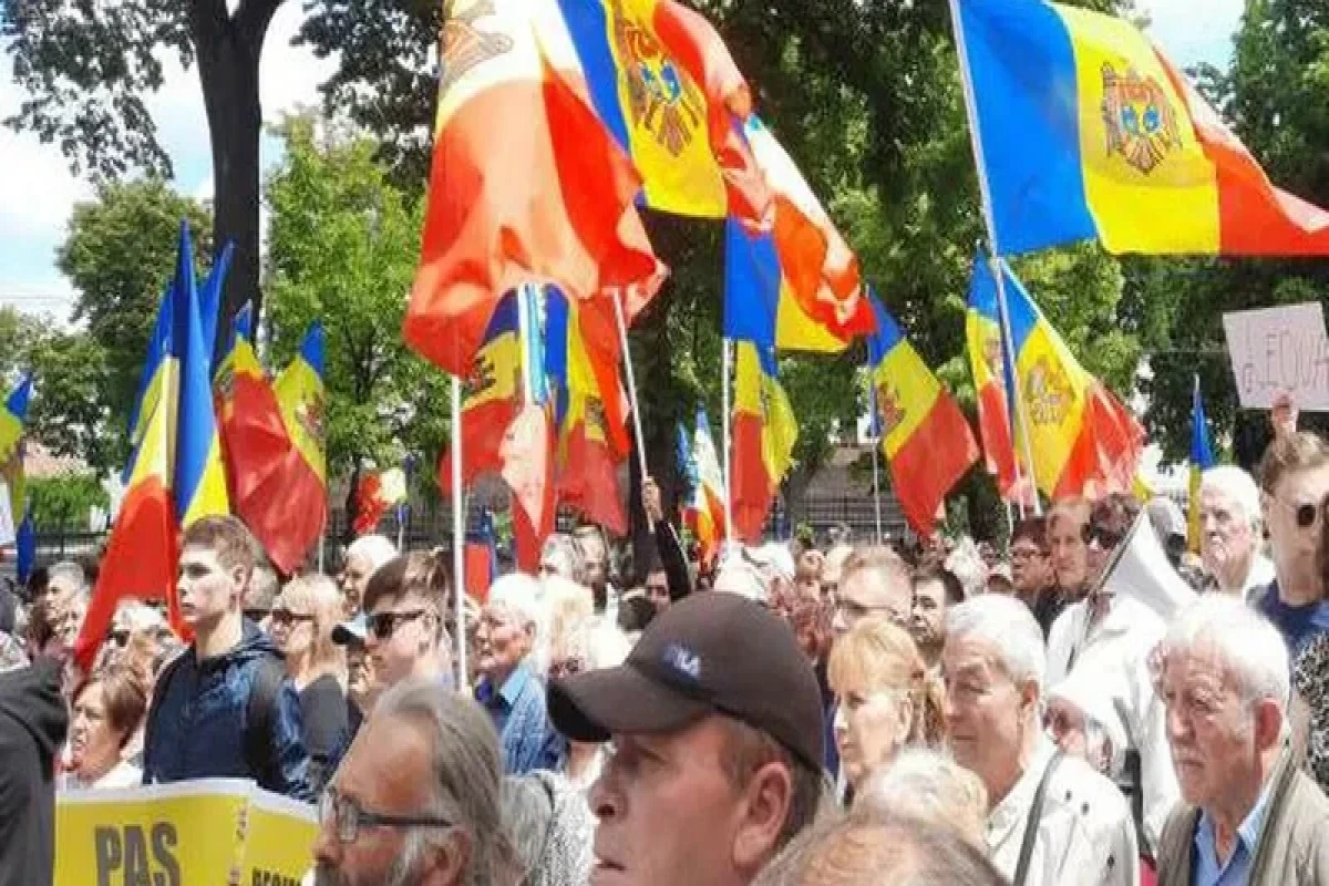 На акцию протеста в Кишиневе вышли около 40 тысяч человек