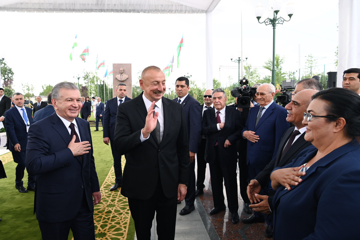 В Ташкенте состоялось открытие площади Гейдара Алиева