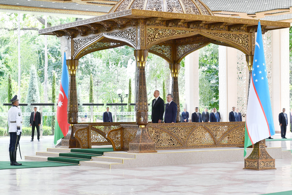 В Ташкенте состоялась церемония официальной встречи Президента Азербайджана