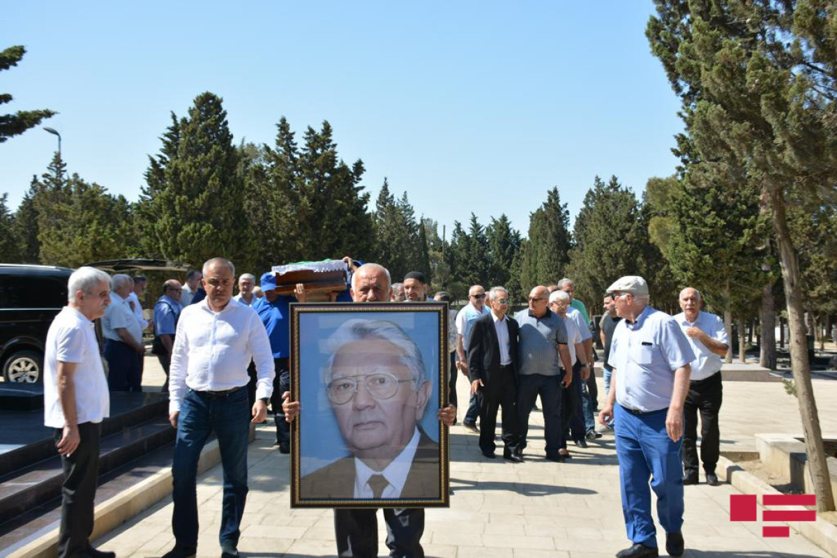 Академик Эльдар Салаев похоронен на II Аллее почетного захоронения