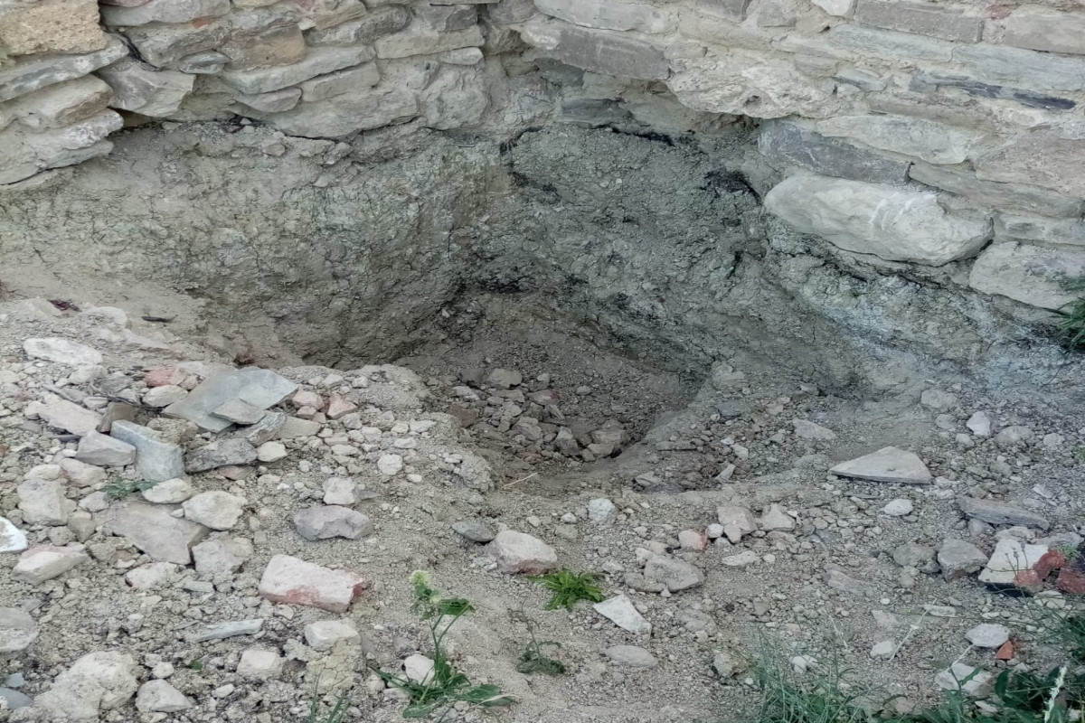 На могиле Шейха Гейдара во второй раз за последние 5 месяцев проведены незаконные раскопки