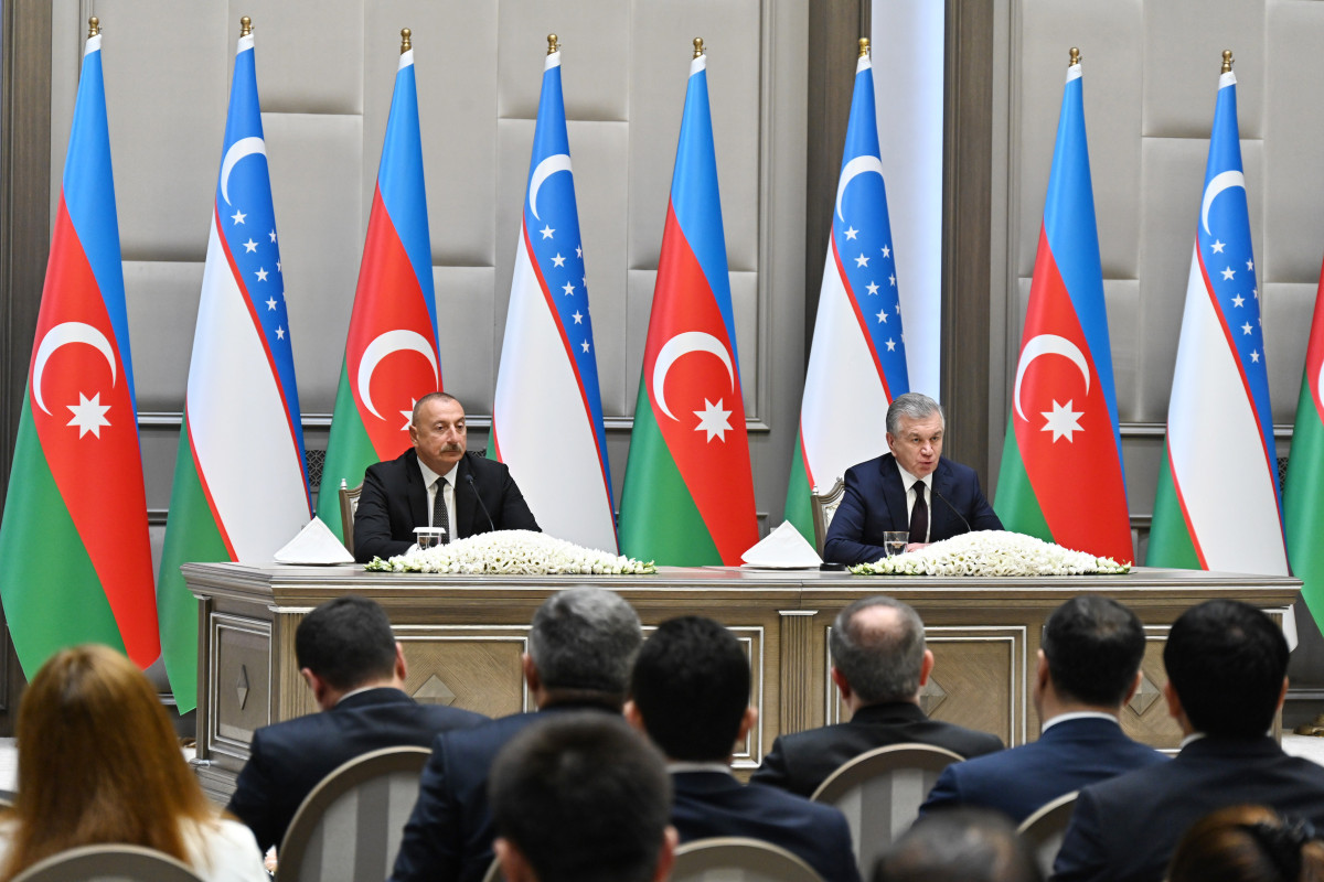 Президенты Азербайджана и Узбекистана выступили с заявлениями для печати