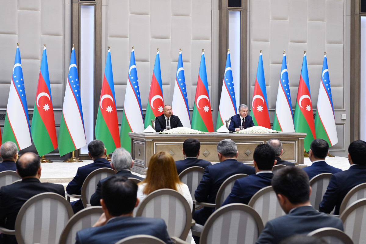 Президенты Азербайджана и Узбекистана выступили с заявлениями для печати