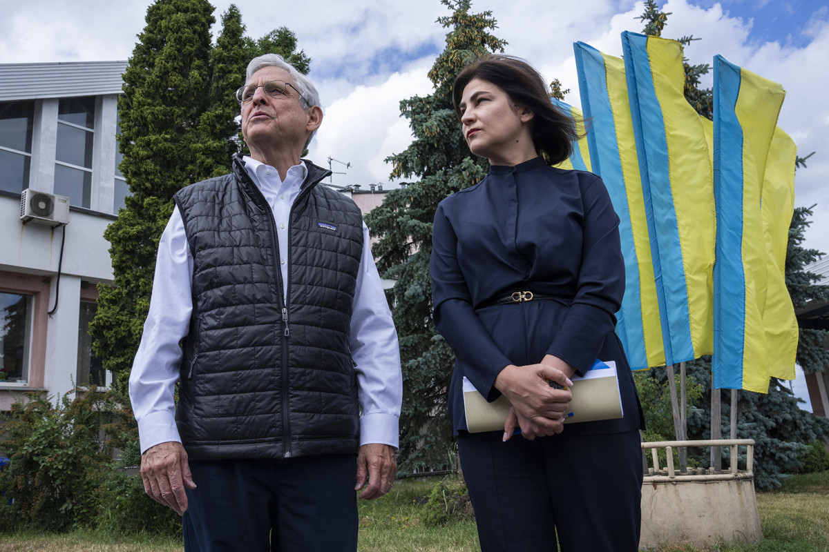 US attorney general announces team to prosecute war crimes in Ukraine