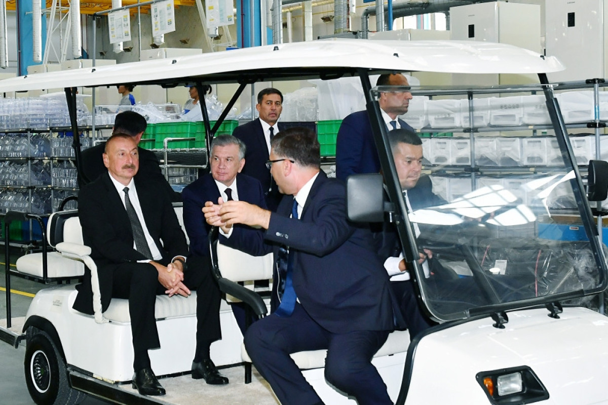Президенты Ильхам Алиев и Шавкат Мирзиёев ознакомились с работой ООО «ТЕХНОПАРК» в Ташкенте