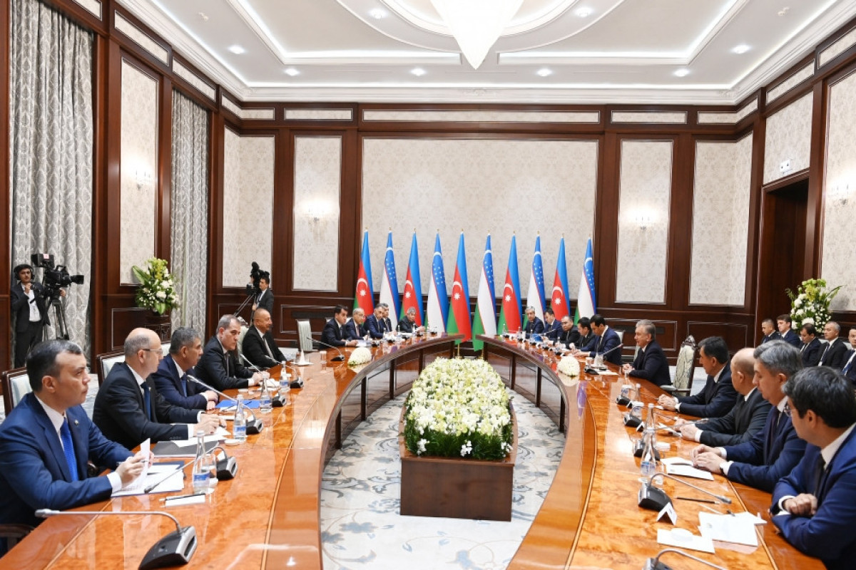 Встреча президентов Азербайджана и Узбекистана в расширенном составе